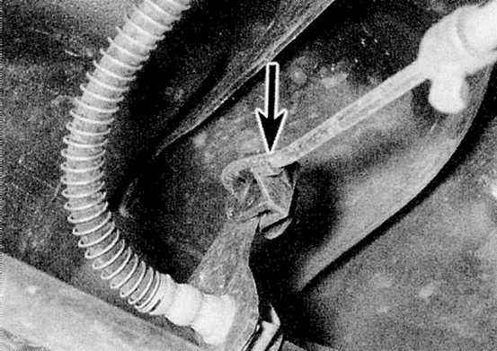 Устройство, обслуживание, ремонт Renault Megane, Scenic c 1996 г. -Проверка, снятие и установка клапана регулировки давления в задних тормозных механизмах