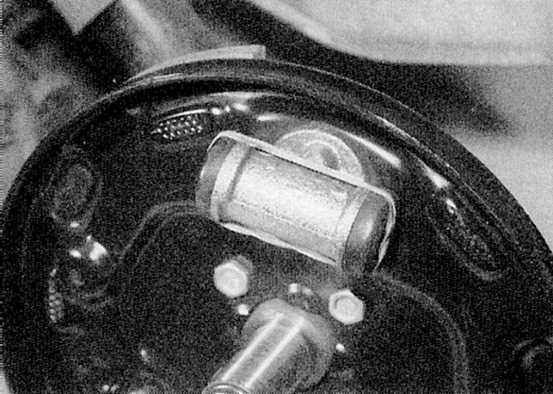 Устройство, обслуживание, ремонт Renault Megane, Scenic c 1996 г. -Замена колодок передних тормозных механизмов