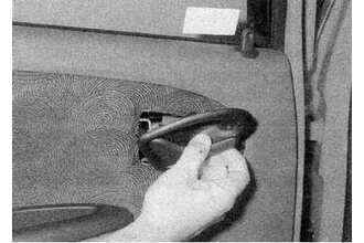 Устройство, обслуживание, ремонт Renault Megane, Scenic c 1996 г. -Снятие и установка ручки двери и компонентов замка