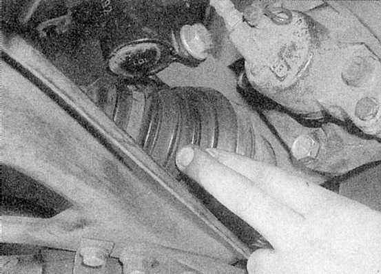 Устройство, обслуживание, ремонт Renault Megane, Scenic c 1996 г. -Проверка защитных чехлов приводного вала и ШРУСов