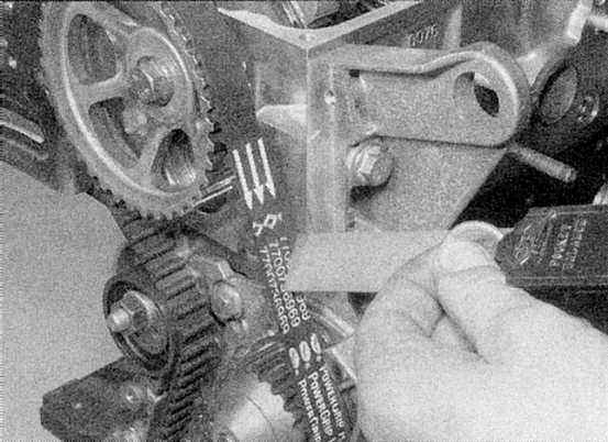 Устройство, обслуживание, ремонт Renault Megane, Scenic c 1996 г. -Снятие, осмотр и установка зубчатого колеса приводного ремня и механизма натяжения