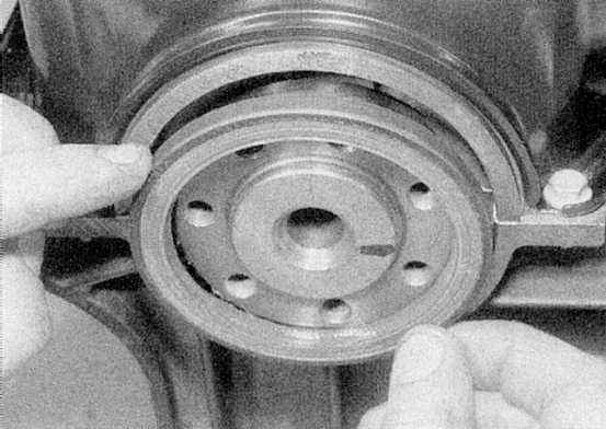 Устройство, обслуживание, ремонт Renault Megane, Scenic c 1996 г. -Замена левого (расположенного со стороны маховика/приводного диска) сальника коленчатого вала