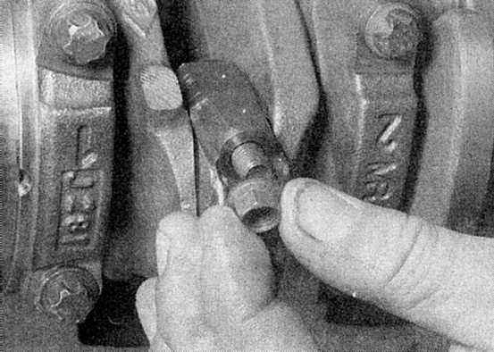 Устройство, обслуживание, ремонт Renault Megane, Scenic c 1996 г. -Проверка рабочего зазора шатунных подшипников и установка – сборки поршней/шатунов