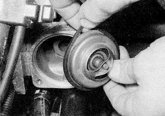 Устройство, обслуживание, ремонт Renault Megane, Scenic c 1996 г. -Снятие, проверка исправности и установка термостата