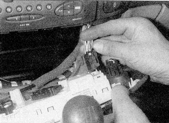 Устройство, обслуживание, ремонт Renault Megane, Scenic c 1996 г. -Снятие и установка компонентов отопителя (все модели кроме Scenic)