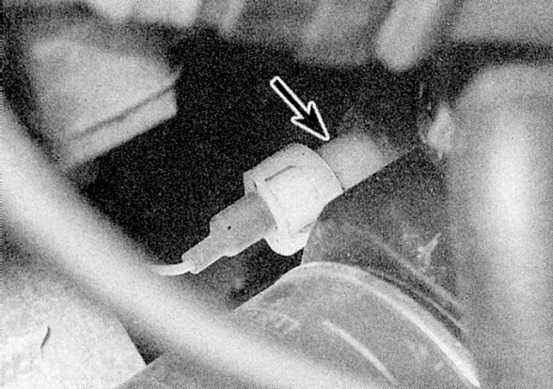 Устройство, обслуживание, ремонт Renault Megane, Scenic c 1996 г. -Снятие и установка выключателя контрольной лампы давления масла