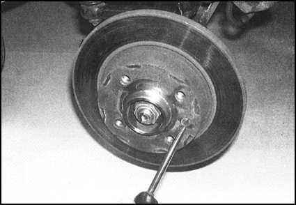 Ремонт и эксплуатация автомобиля Skoda Felicia с 1994 г. -Проверка состояния, снятие и установка дисков передних тормозных механизмов