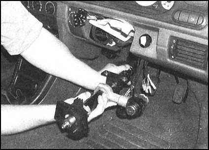 Ремонт и эксплуатация автомобиля Skoda Felicia с 1994 г. -Снятие и установка сборки замка зажигания/блокировки руля