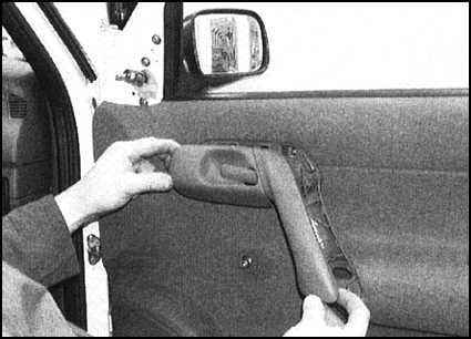 Ремонт и эксплуатация автомобиля Skoda Felicia с 1994 г. -Снятие и установка панелей внутренней обивки дверей