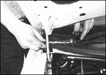 Ремонт и эксплуатация автомобиля Skoda Felicia с 1994 г. -Снятие и установка рычагов стеклоочистителей