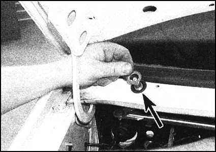 Ремонт и эксплуатация автомобиля Skoda Felicia с 1994 г. -Снятие и установка электромотора и тяг привода очистителей ветрового стекла