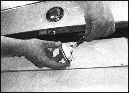 Ремонт и эксплуатация автомобиля Skoda Felicia с 1994 г. -Замена ламп наружных осветительных и сигнальных приборов