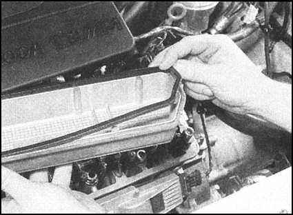 Ремонт и эксплуатация автомобиля Skoda Felicia с 1994 г. -Снятие и установка крышки кожуха распределительного вала