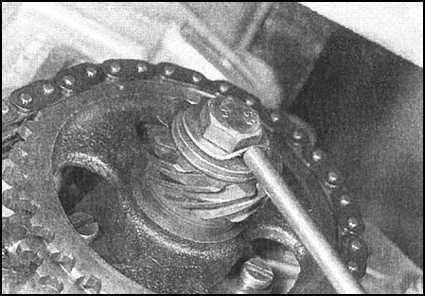 Ремонт и эксплуатация автомобиля Skoda Felicia с 1994 г. -Снятие, проверка состояния и установка передней крышки, цепи и звездочек привода ГРМ
