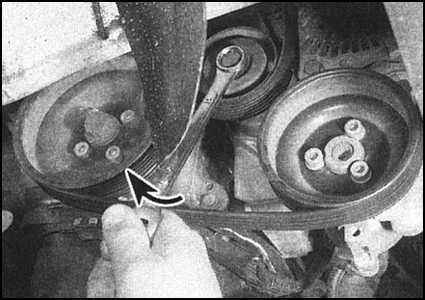Ремонт и эксплуатация автомобиля Skoda Felicia с 1994 г. -Снятие, установка и регулировка усилия натяжения ремня привода вспомогательных агрегатов