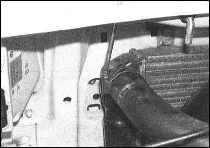 Ремонт и эксплуатация автомобиля Skoda Felicia с 1994 г. -Снятие, проверка состояния и установка радиатора