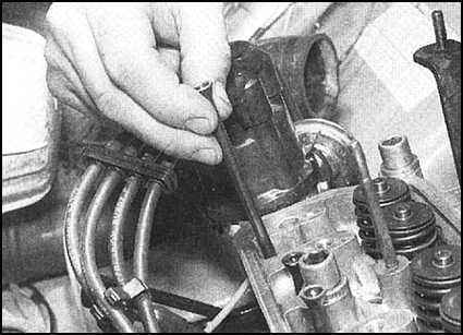 Ремонт и эксплуатация автомобиля Skoda Felicia с 1994 г. -Снятие и установка впускного трубопровода