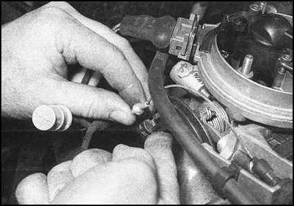 Ремонт и эксплуатация автомобиля Skoda Felicia с 1994 г. -Вакуумный переключатель устройства управления температурой всасываемого воздуха