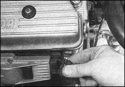 Ремонт и эксплуатация автомобиля Skoda Felicia с 1994 г. -Снятие и установка катушки зажигания
