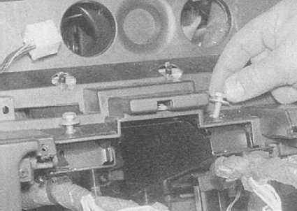 Устройство, обслуживание, ремонт Citroen Xantia (с 1993 г.) -Снятие и установка центральной консоли