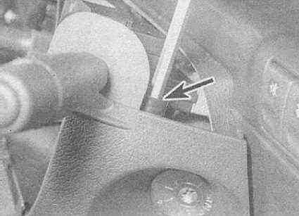 Устройство, обслуживание, ремонт Citroen Xantia (с 1993 г.) -Снятие и установка приводного троса отпускания замка капота