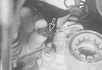 Устройство, обслуживание, ремонт Citroen Xantia (с 1993 г.) -Снятие и установка приводного троса спидометра/датчика скорости