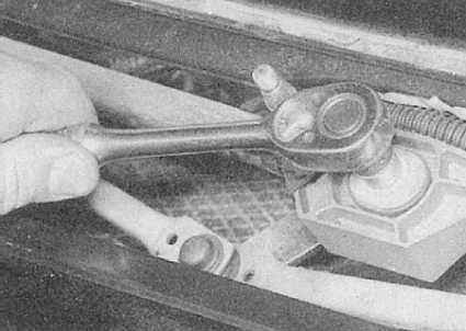 Устройство, обслуживание, ремонт Citroen Xantia (с 1993 г.) -Снятие и установка электромотора и тяг привода очистителя ветрового стекла
