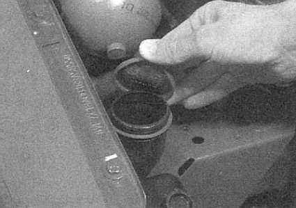 Устройство, обслуживание, ремонт Citroen Xantia (с 1993 г.) -Проверка уровня жидкости омывания ветрового стекла