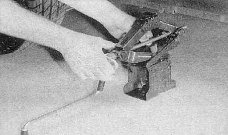 Устройство, обслуживание, ремонт Citroen Xantia (с 1993 г.) -Смазывание замков и петель