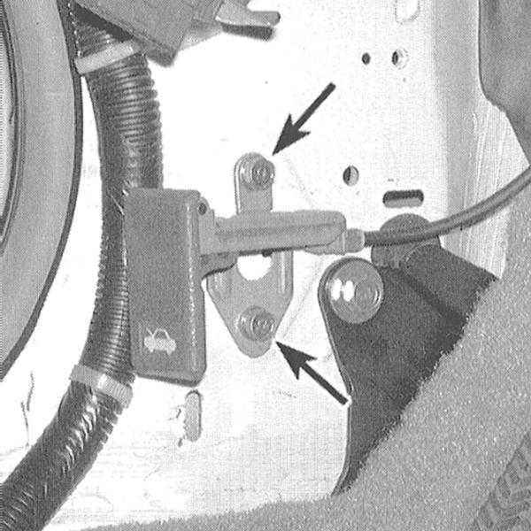 Устройство, обслуживание и ремонт Honda Accord -Снятие и установка защелки замка капота и троса ее привода