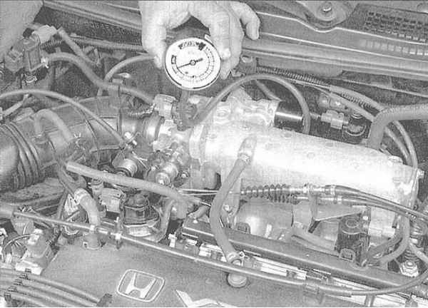 Устройство, обслуживание и ремонт Honda Accord -Диагностика состояния двигателя с применением вакуумметра